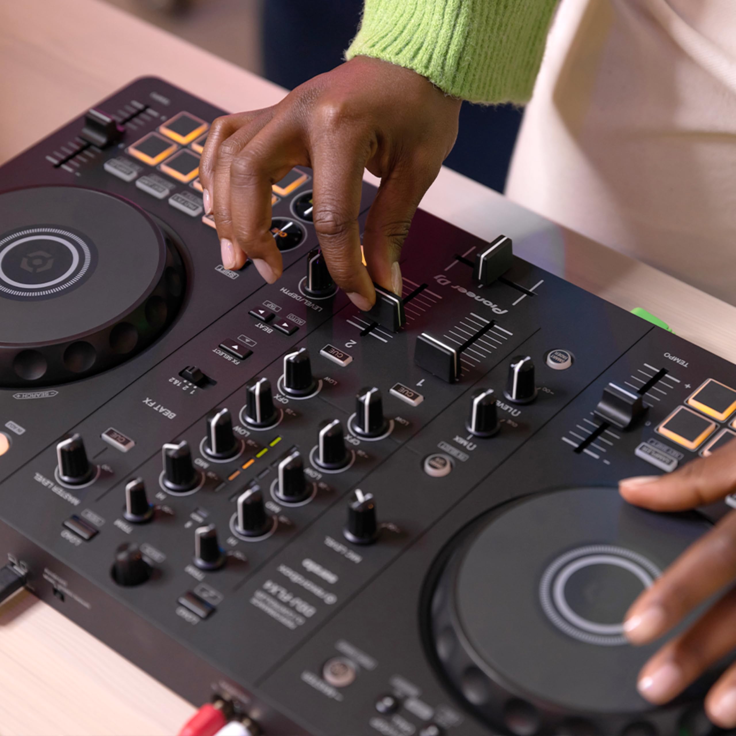 DDJ-FLX4 DJコントローラー ヘッドフォン付き Amazon.com: Pioneer DDJ-FLX4 DJ Controller Headphone Bundle with